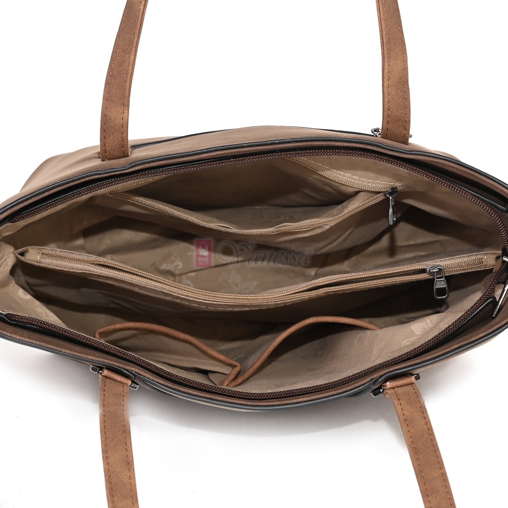 Дамска ежедневна чанта от велур в кафяв цвят. Код: 90313  Дамска ежедневна чанта от велур в кафяв цвят. Код: 90313