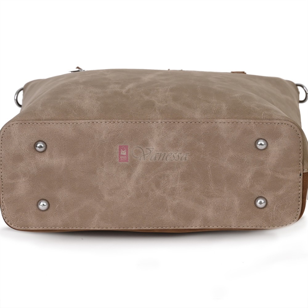 Дамска ежедневна чанта от велур в бежов цвят. Код: 90316  Дамска ежедневна чанта от велур в бежов цвят. Код: 90316