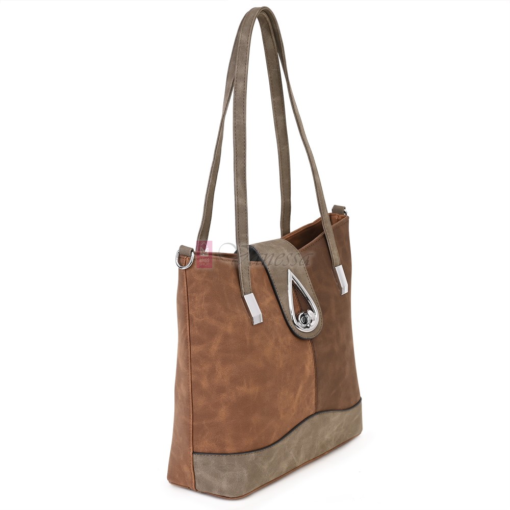 Дамска ежедневна чанта от велур в кафяв цвят. Код: 90316  Дамска ежедневна чанта от велур в кафяв цвят. Код: 90316