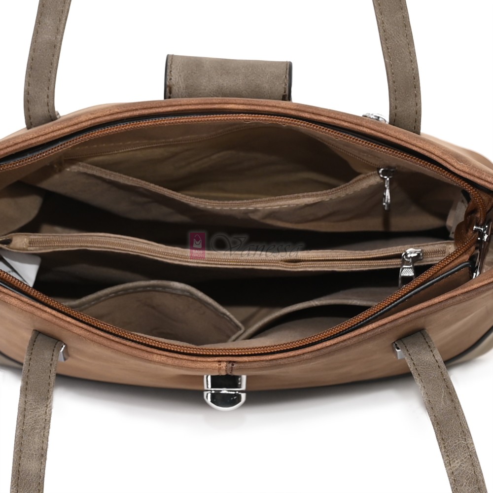 Дамска ежедневна чанта от велур в кафяв цвят. Код: 90316  Дамска ежедневна чанта от велур в кафяв цвят. Код: 90316