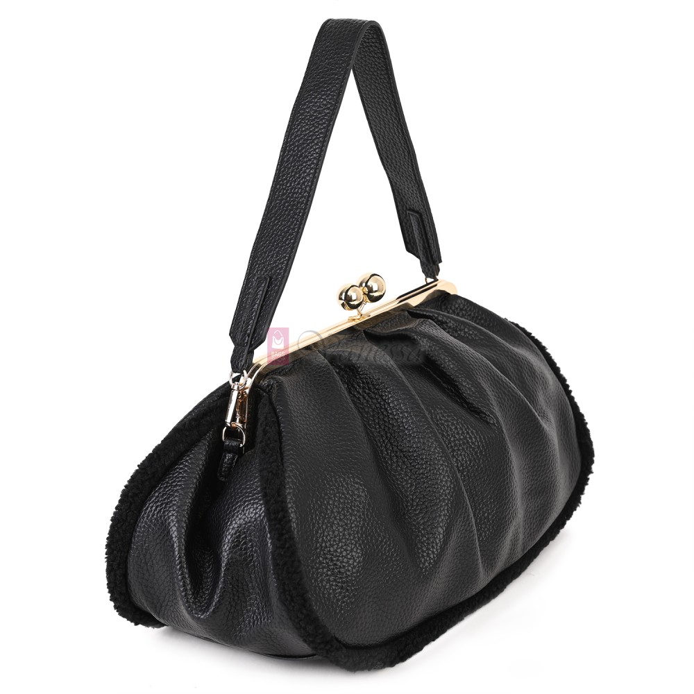 Голяма дамска чанта от еко кожа, в черен цвят. Код: 997