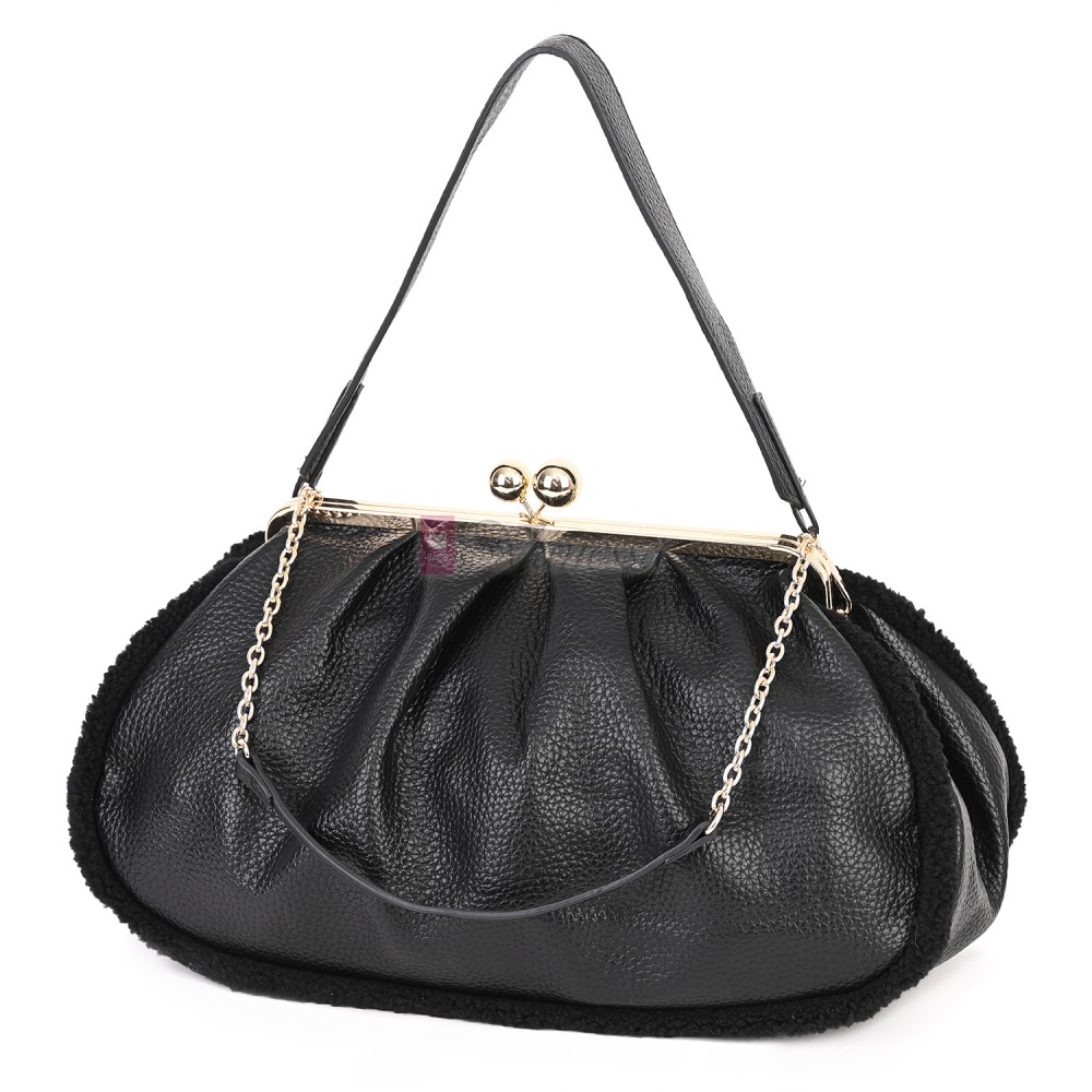 Голяма дамска чанта от еко кожа, в черен цвят. Код: 997