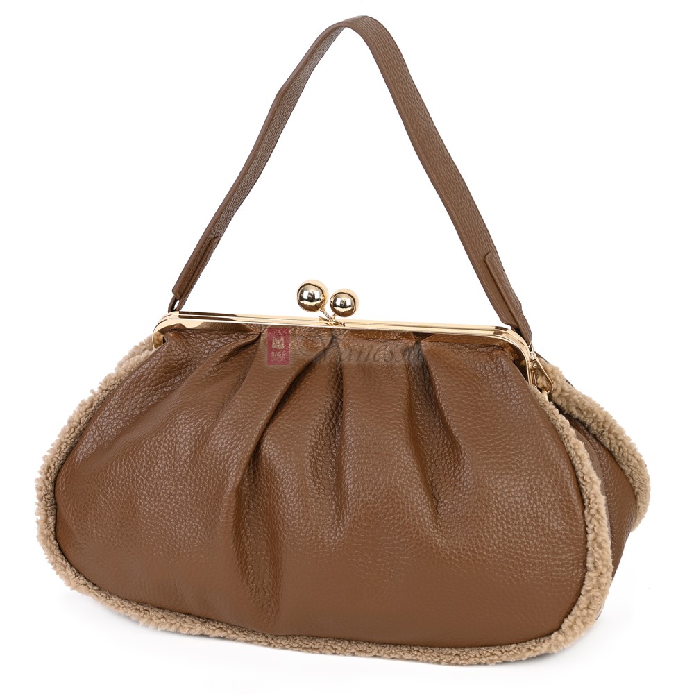 Голяма дамска чанта от еко кожа, в кафяв цвят. Код: 997