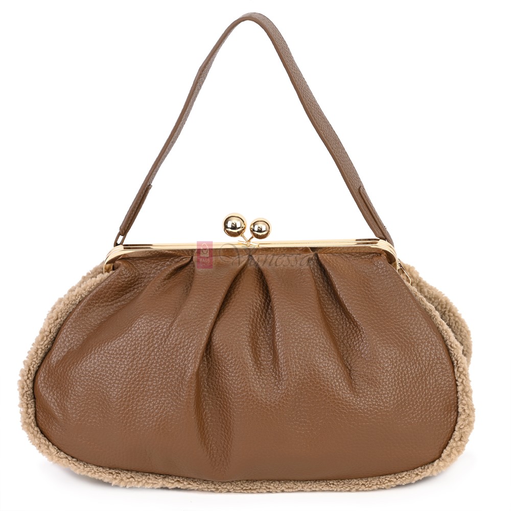 Голяма дамска чанта от еко кожа, в кафяв цвят. Код: 997