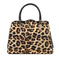 Дамска чанта от висококачествена еко кожа в черен цвят с леопардов принт Код: T05L
