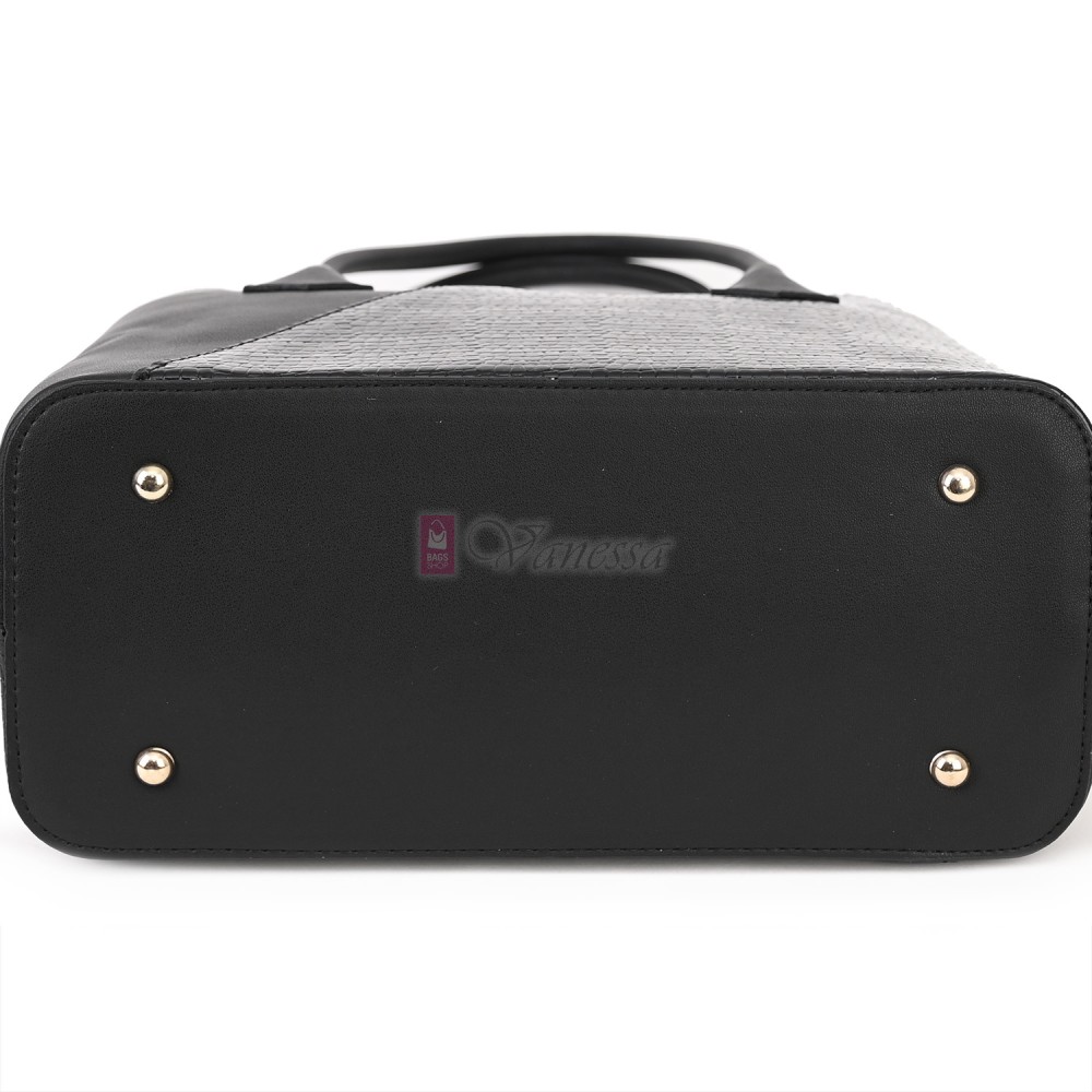 Елегантна дамска чанта от висококачествена еко кожа в черен цвят. Код: T44V-1