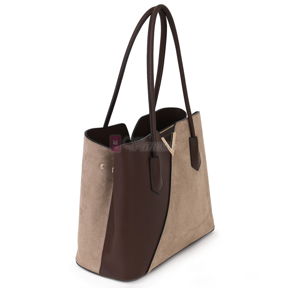 Елегантна дамска чанта от висококачествена еко кожа в кафяв/бежов цвят. Код: T44V-1