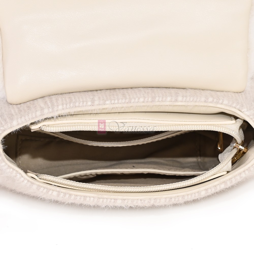 Малка дамска чанта от висококачествена еко кожа в светлобежов цвят. Код: 0236