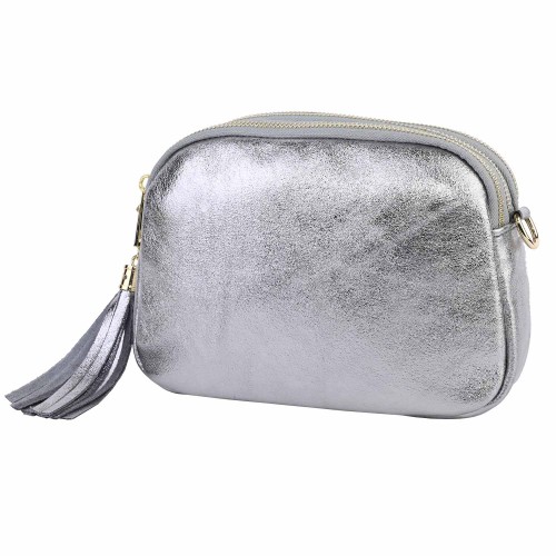 Малка дамска чанта от естествена кожа в сребрист цвят. Код: EK42