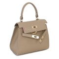 Елегантна, малка дамска чанта от естествена кожа, в бежов цвят. Код: EKM59