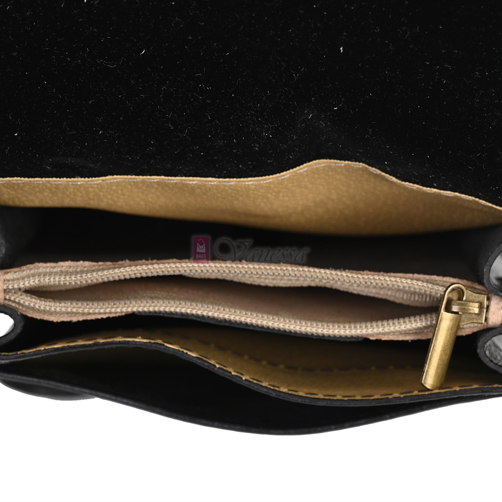 Малка мъжка чанта от естествена кожа, в черен цвят. Код: EKM-3