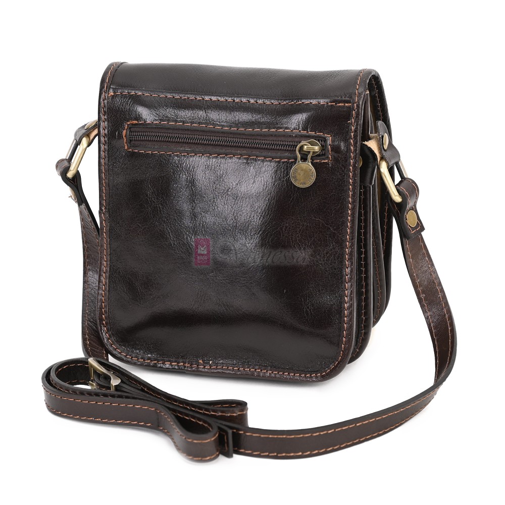 Малка мъжка чанта от естествена кожа, в тъмнокафяв цвят. Код: EKM-3