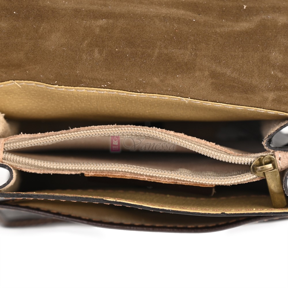 Малка мъжка чанта от естествена кожа, в тъмнокафяв цвят. Код: EKM-3