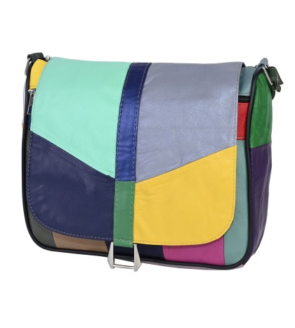 Дамска чанта от естествена кожа направена от парчета в светли шарени цветове. Код: P002