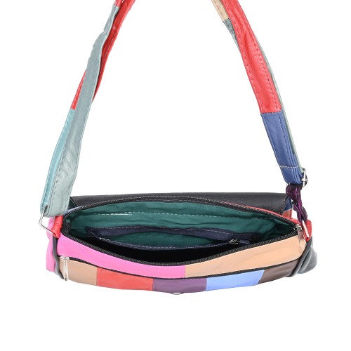 Дамска чанта от естествена кожа направена от парчета в светли шарени цветове. Код: P004