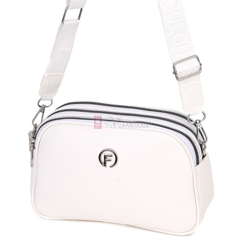 Малка дамска чанта от висококачествена еко кожа, в бял цвят. Код: T0807