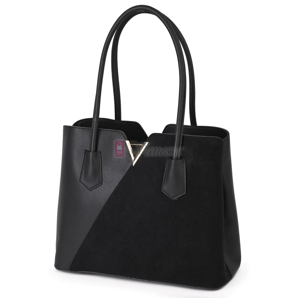 Елегантна дамска чанта от висококачествена еко кожа в черен цвят. Код: T44V